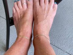 Amateur Foot Fetish Girlfriend Sucks and gives a Footjob