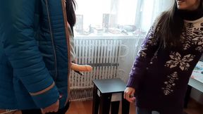 Couriers Valentine's Day surprise: Lesbian illusion