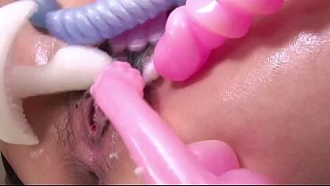 JAPAN BABE IN A GANGBANG WITH MANY VIBRATORS AND DICKS