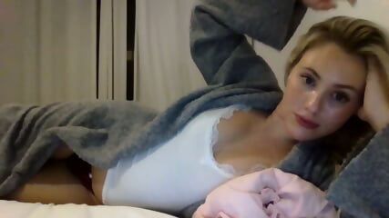 Getting head from a girl whos actually a ghost possessing a medical training torso