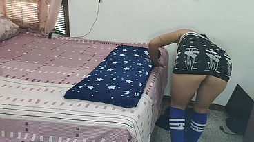 Chica De La Limpieza Le Doy Una Propina Por Servicio Completo Me La Follo y Como Grita Buena Corrida