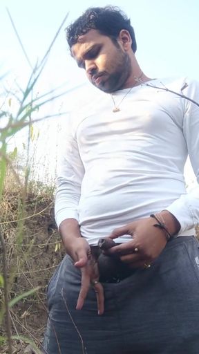 Watching hornyporn with horny feeling masterbate &amp; Peeing   Clip 1