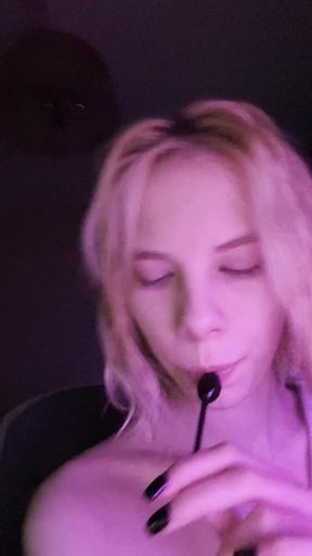 OnlyFans model showcases her assets
