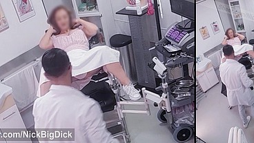 ( CREAMPIE ) Ginecologo se folla a su paciente y se corre dentro de su coño