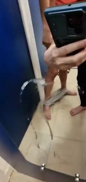 Went to Jerk off a Guy to See His Cum Dripping