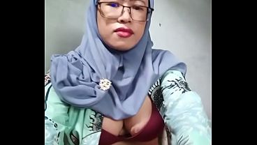 Hijab Shemale Is Fucked By Machine Dildo