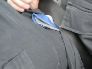 Amatoriale ita pubblico - mi faccio una sega mentre guido e sborro sulla maglietta in autostrada