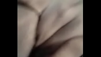 metiendoce los dedos