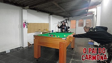 deixando a magrinha delicia peladinha no jogo