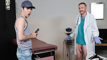 The Twink Patient Lured to Suck Doctor&#039_s Cock and Sit on It - Doctorblows