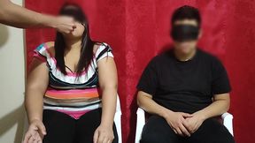 le pagamos 100 $ a una pareja de casada para jugar el juego del test a ver si adivina que tienen en su boca la chica le poner los cuerno con el modelo del juego terminan follando parte 1/2