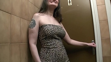 Cougar blowjob in toilet