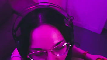 me follo a mi compa&ntilde_era de piso gamer y me corro en sus pies