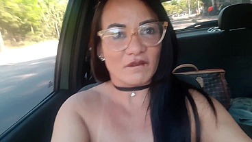 Dirigi para um passageiro médico atrasado para o plantão olha no que deu
