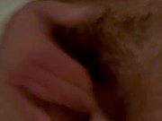 Ftm si masturba con un grosso cazzo