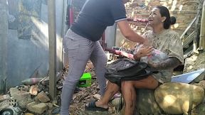 desnudo a la indigente y resulto con buen culo y buenas tetas