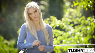 Puttana bionda in lingerie scopata nel culo da Alex Grey
