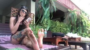 Smoking Fetish & Feet Outdors