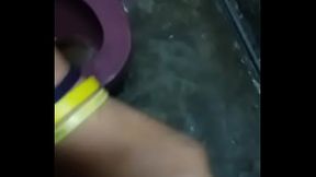 En el ba&ntilde_o a escondidas