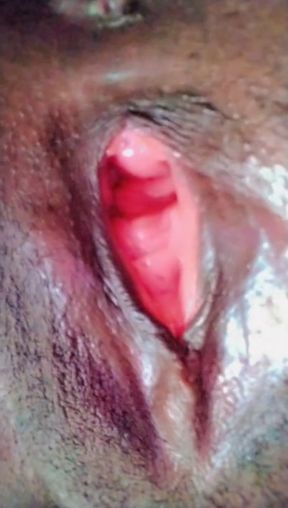 Hottysexy African Queen squeezing her pinky pussy