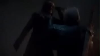 Novinha fode gostoso o velho que n&atilde_o aguenta e explode de tes&atilde_o!!