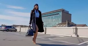 alysa joue a la chaude hotesse de l air