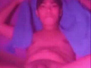 Habang wala pa si Kuya sa Kwarto