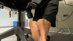 Gorgeous new sole queen Moonette's sexy and sweaty size 9 feet under her desk! Clip 1