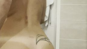 une video de mon corps nu sortant de la douche