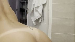 une video de mon corps nu sortant de la douche