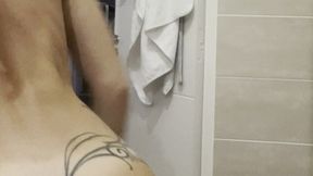 une video de mon corps nu sortant de la douche