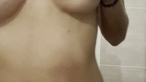 une video de mon corps nu sortant de la douche