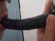 Pompino al dildo me lo infilo tutto in gola