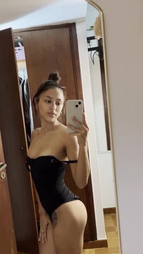 Amateur onlyfan shows off her ass and tits on OF