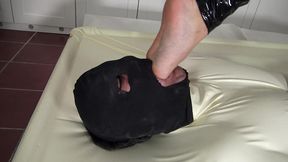 vacuum slave – foot gagging & foot s