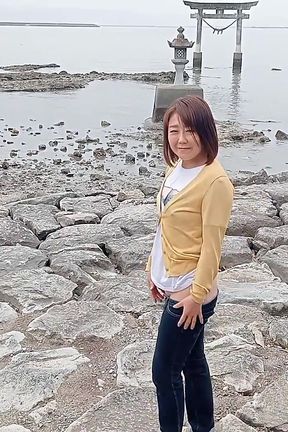 Outdoor Exposure in Ultra-low-rise Jeans