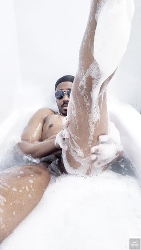 I wash my body in the bath (6) (NO clothes) (2025)