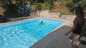 Ballbusting in piscina - Ballbusting in the pool