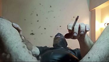 POV - Te vac&iacute_o un cond&oacute_n en la cara, te ignoro y te escupo mientras fumo. Muy humillante.