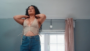 Brazzers: Lola Makes the Most of Rough Lodging