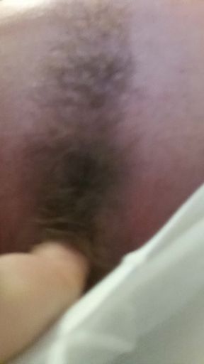 Hairy pussy on show