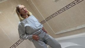 Pee in grey sweatpants and wet masturbation!