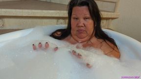 🛀 BBW Bubble Bath Masturbation 🛀