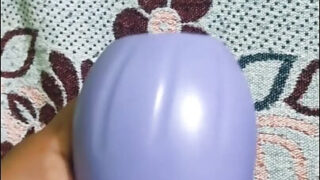 Dojrzali faceci ruchają ciasno młodych indyjskich gejów w gorącej domowej zabawie ręcznej i analnej