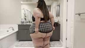 Plump Paradise: Costume Role Play Tease (WMV)