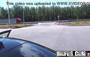 Stranded teen (foxy di) get back doored in the backseat - mofos
