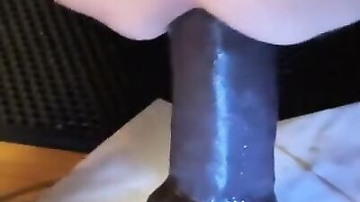 Close-up video of horny bloke riding his enormous black toy