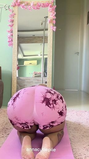 Relaxed Yoga Turns Naked Gassy Session Nonstop Farts Thick Curves 4K