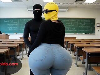 Large Butt Cutie Moving Her Huge Ass in Thin Belt