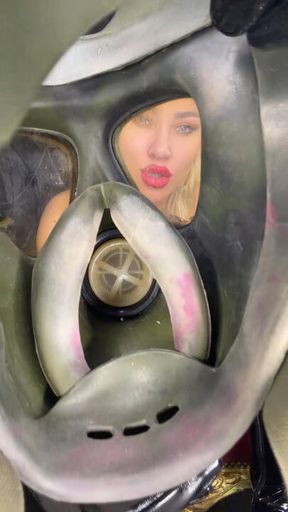 AROMA SNIFFING WITH GAS MASK